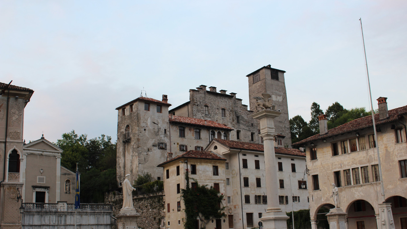 Foto piazza maggiore di Feltre ph Sara Zaccaron